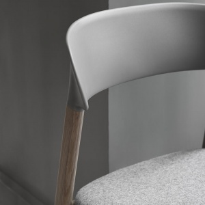 NORMANN COPENHAGEN židle Herit Oak s područkami polstrovaná vlna šedá