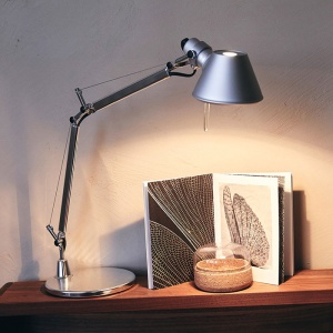 ARTEMIDE stolní lampa Tolomeo Micro s podstavcem hliníková lesklá