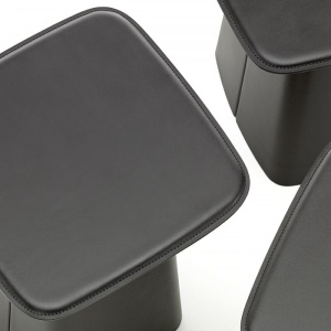 VITRA stolek Leather Side Table střední černý