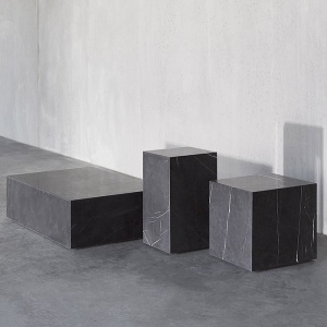 AUDO (MENU) stolek Plinth krychlový černý