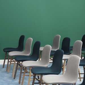 NORMANN COPENHAGEN židle Form Chrome zelená