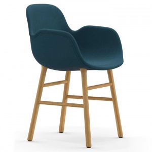 NORMANN COPENHAGEN židle Form Wood s područkami polstrovaná