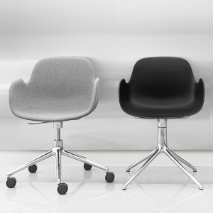 NORMANN COPENHAGEN židle Form Swivel s područkami šedá