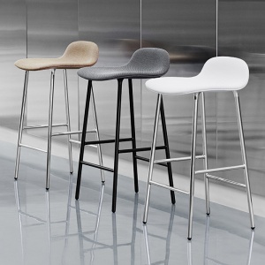 NORMANN COPENHAGEN barová židle Form Steel bílá