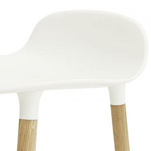 NORMANN COPENHAGEN barová židle Form Wood bílá/walnut