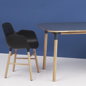 NORMANN COPENHAGEN stůl Form 120x120 modrý