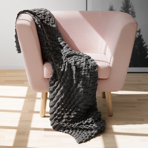 DESIGN HOUSE STOCKHOLM pléd Curly Throw antracitový