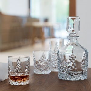 NACHTMANN láhev s uzávěrem a sklenice na whisky Sculpture