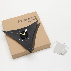 VITRA nástěnné hodiny Triangle Clock