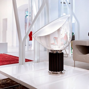 FLOS stolní lampa Taccia hliník velká