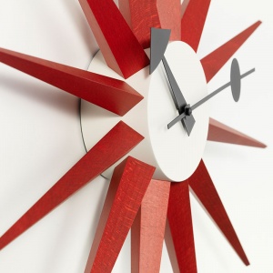 VITRA nástěnné hodiny Sunburst Clock červená