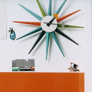 VITRA nástěnné hodiny Sunburst Clock barvy