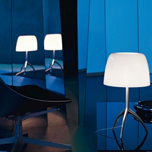 FOSCARINI stolní lampa Lumiere Grande teplá bílá