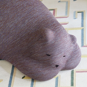 VITRA dekorace Resting Bear fialová