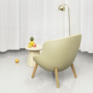 NORMANN COPENHAGEN křeslo Hyg Oak nízké vlna