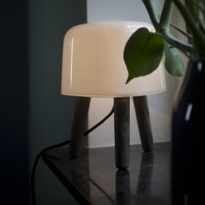 &TRADITION stolní lampa Milk NA1 přírodní/bílá