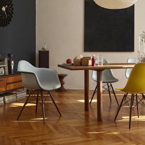 VITRA židle DAR tmavě červená