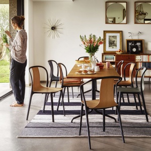 VITRA židle Belleville s područkami tmavě šedá