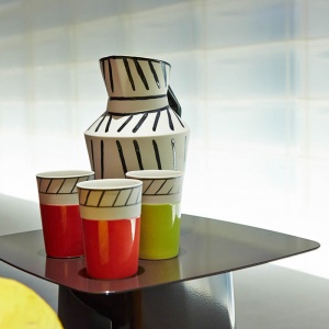 VITRA stolek Metal Side Table střední čokoládový