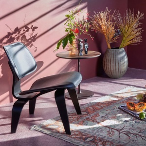 VITRA stolek Occasional Low Table 35 ořech