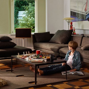 VITRA stolek Plate Table 400x400 čokoládový