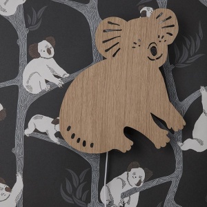 FERM LIVING tapeta Koala tmavě zelená