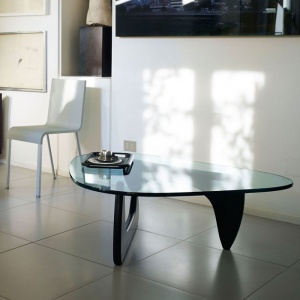 VITRA stolek Noguchi Coffee Table ořech