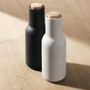 AUDO (MENU) mlýnek na sůl a pepř Bottle Grinder Ash Carbon nerez