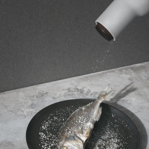AUDO (MENU) mlýnek na sůl a pepř Bottle Grinder Ash Carbon nerez