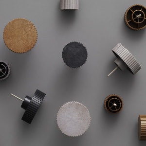 NORMANN COPENHAGEN věšák Chip Hook velký šedý
