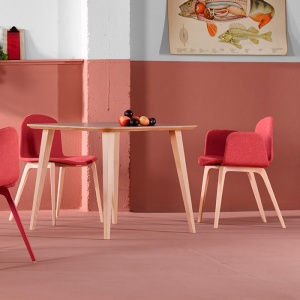ONDARRETA židle Bob XL s područkami Stained Beech celopolstrovaná