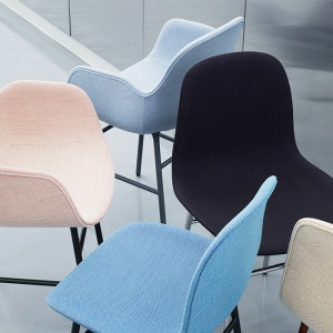 NORMANN COPENHAGEN židle Form Wood polstrovaná