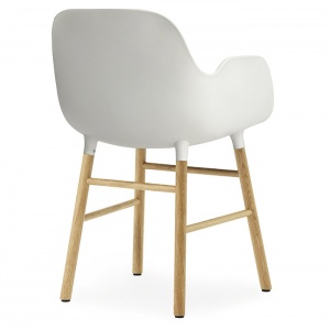 NORMANN COPENHAGEN židle Form Wood s područkami bílá
