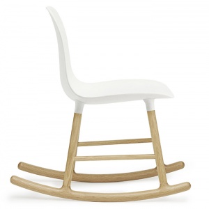 NORMANN COPENHAGEN houpací křeslo Form bílé