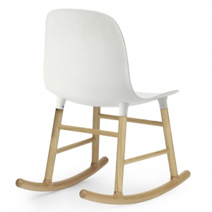 NORMANN COPENHAGEN houpací křeslo Form bílé