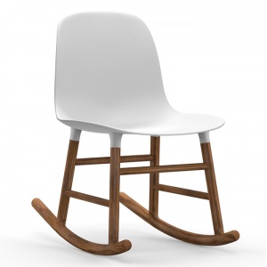 NORMANN COPENHAGEN houpací křeslo Form bílé