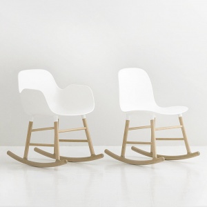 NORMANN COPENHAGEN houpací křeslo Form bílé