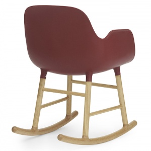 NORMANN COPENHAGEN houpací křeslo Form s područkami červené