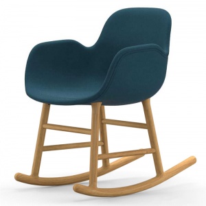 NORMANN COPENHAGEN houpací křeslo Form s područkami polstrované