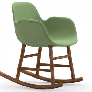 NORMANN COPENHAGEN houpací křeslo Form s područkami polstrované