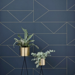 FERM LIVING tapeta Lines tmavě modrá