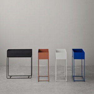 FERM LIVING květináč se stojanem Plant Box světle šedý