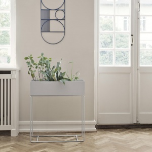 FERM LIVING květináč se stojanem Plant Box světle šedý