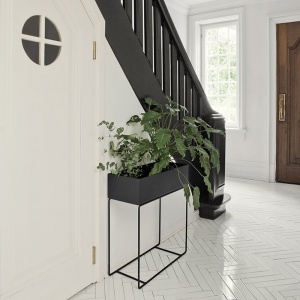 FERM LIVING květináč se stojanem Plant Box světle šedý