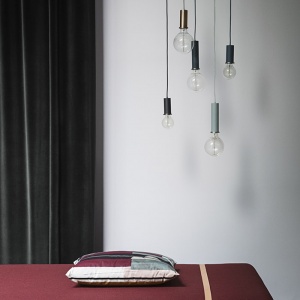FERM LIVING závěsné svítidlo Collect dlouhé tmavě modré