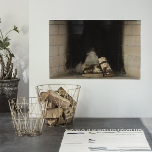 FERM LIVING podnož stolku Wire Basket malá petrolejově modrá