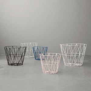 FERM LIVING podnož stolku Wire Basket malá petrolejově modrá