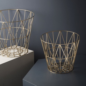 FERM LIVING podnož stolku Wire Basket velká růžová