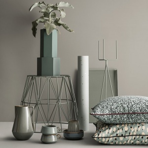 FERM LIVING podnož stolku Wire Basket velká růžová
