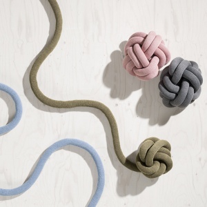 DESIGN HOUSE STOCKHOLM polštář Knot světle modrý